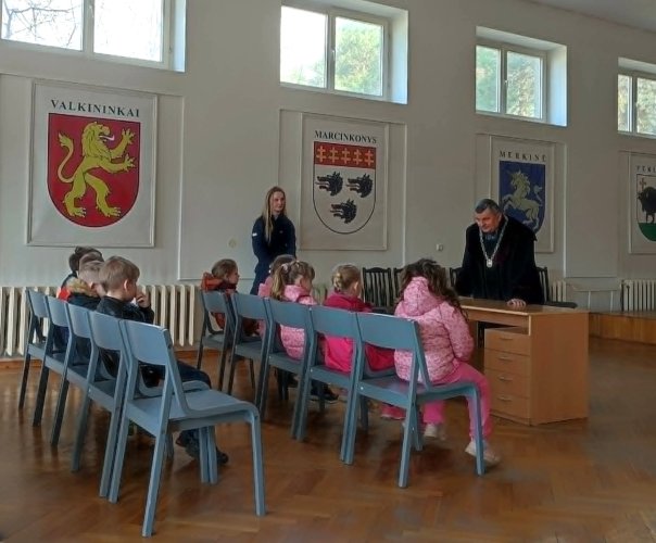 Druskininkų rūmuose Varėnoje lankėsi Varėnos darželio lopšelio  „Žilvitis“ paruošiamosios grupės auklėtiniai